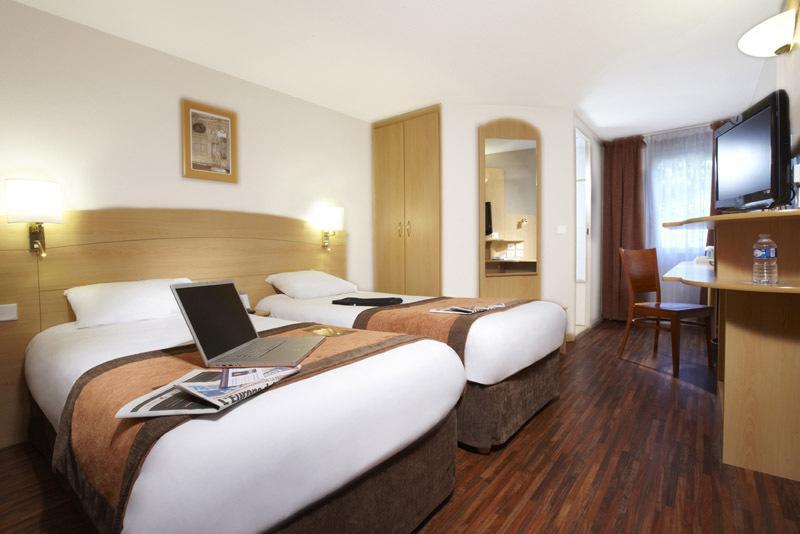 Sure Hotel By Best Western Plaisir Luaran gambar