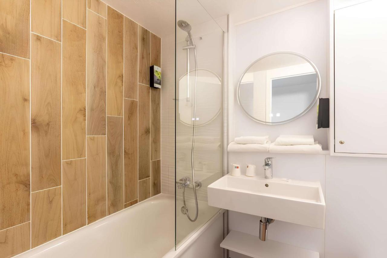 Sure Hotel By Best Western Plaisir Luaran gambar